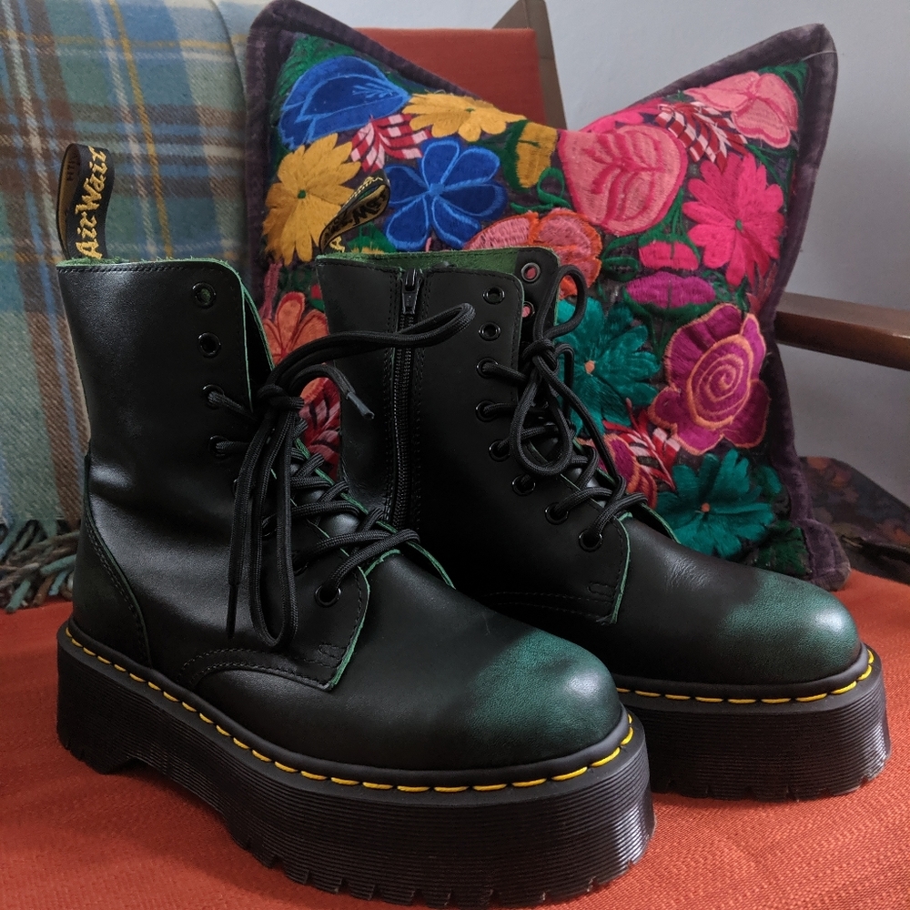 Dr. Martens Jadon forest vintage green boots